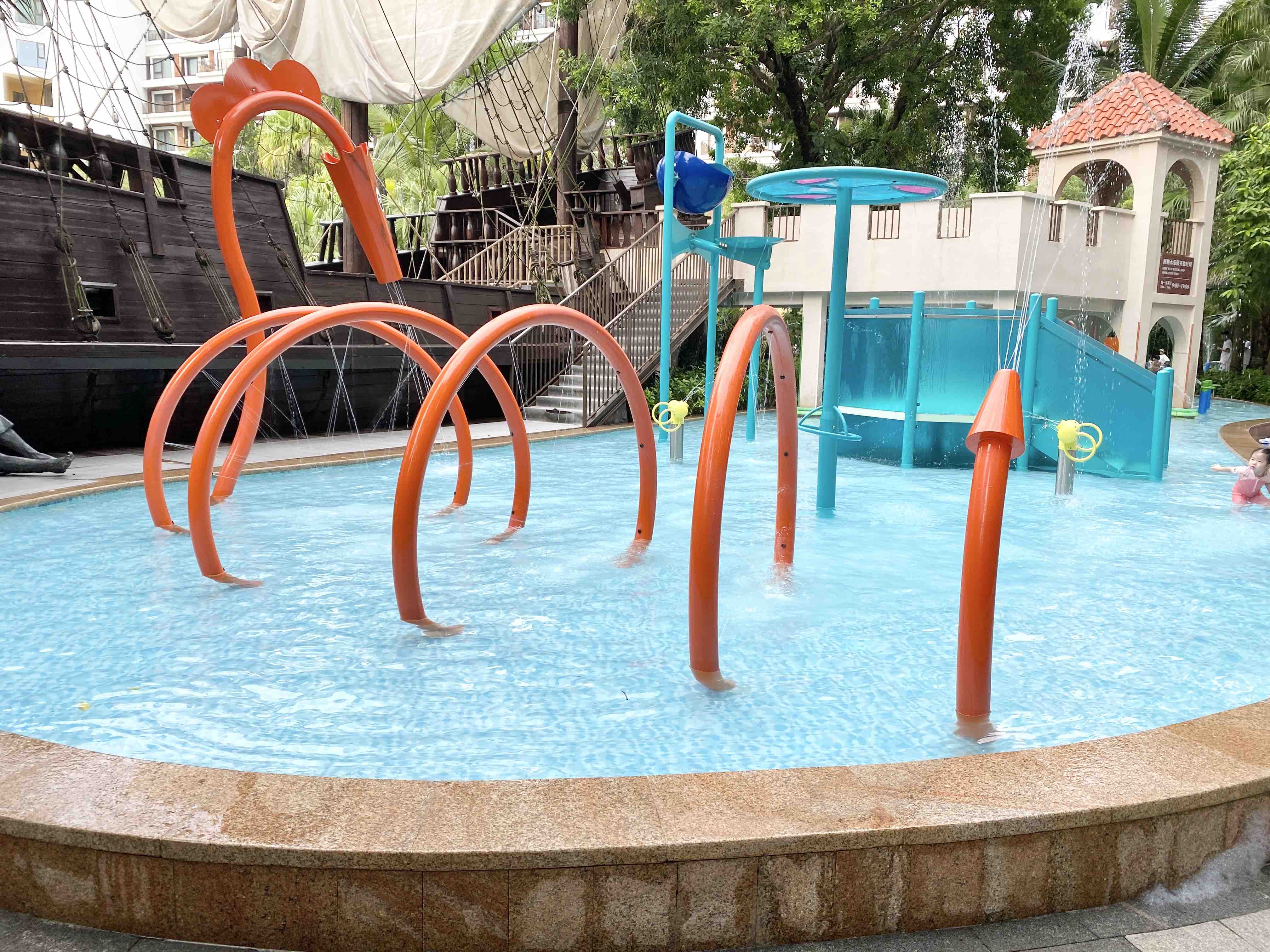 Whats inside a Shenzhen water club for real? Get all the important details on cool features and fun.