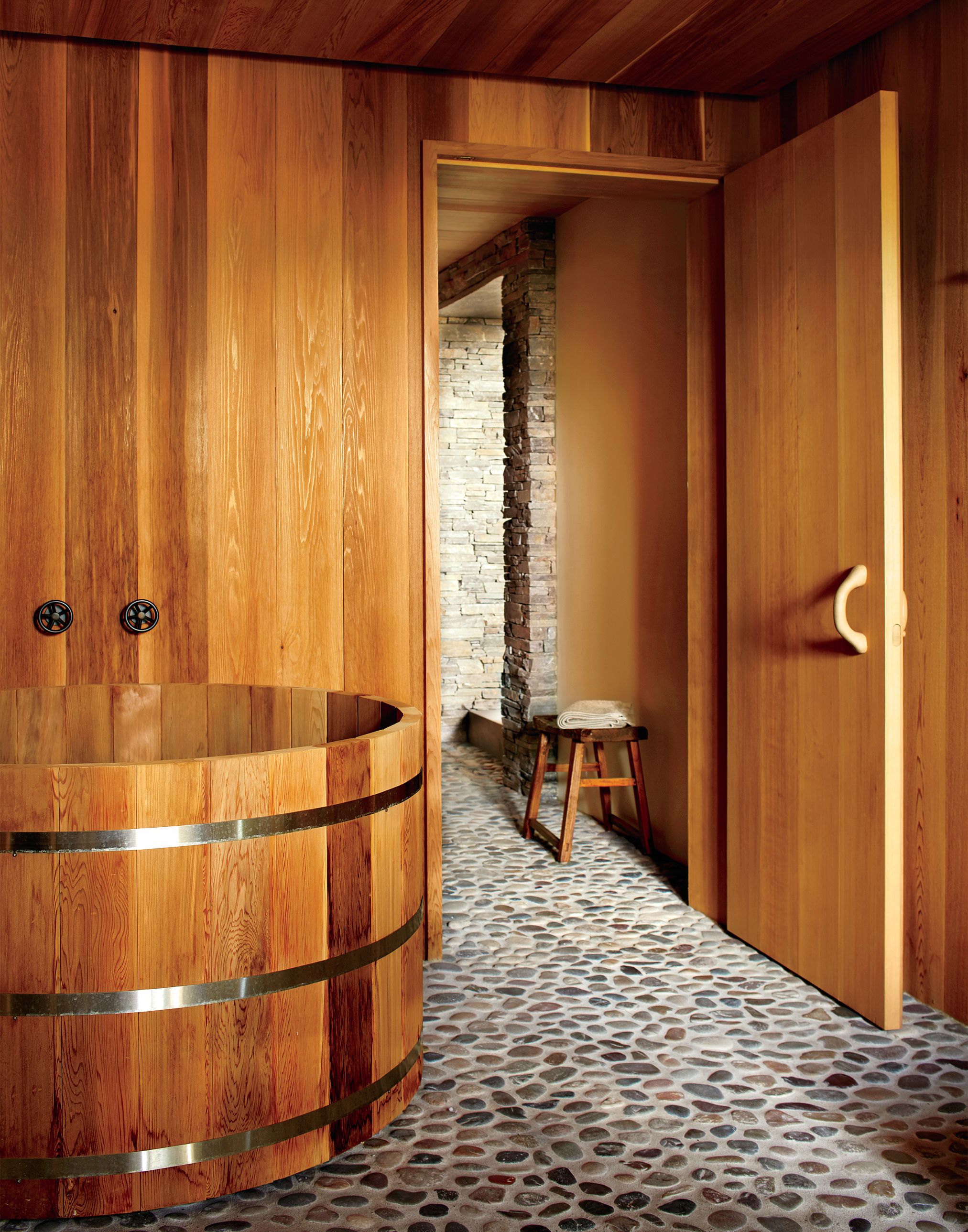 Thinking about sauna room customization? (What you should know before getting your custom sauna room built)
