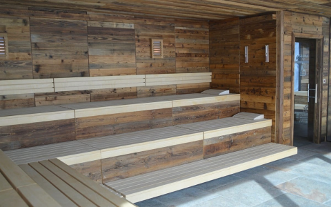 Sauna room and steam room differences: What you really need to know before choosing one.